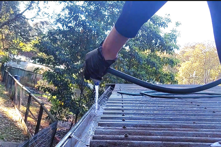 

The gutter cleaning company in wollongong takes advantage of a regular garden hose to attain astonishing results while performing their cleaning tasks.